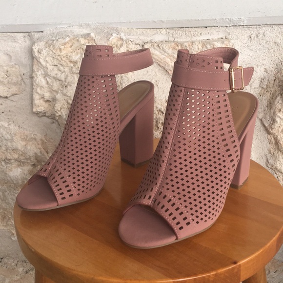 Dusty Rose/Mauve peek-a-boo ankle strap bootie - Picture 4 of 5